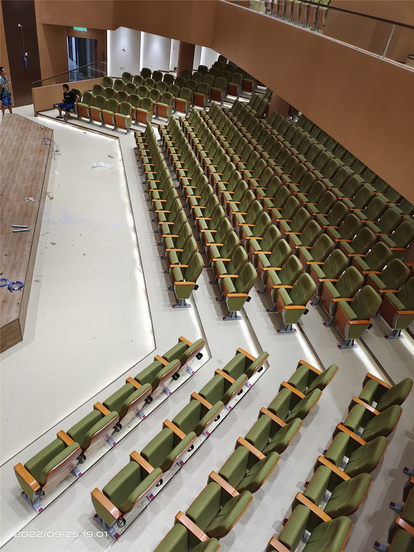 Crea un ambiente impressionante con le sedute per auditorium ben progettate dei migliori produttori103