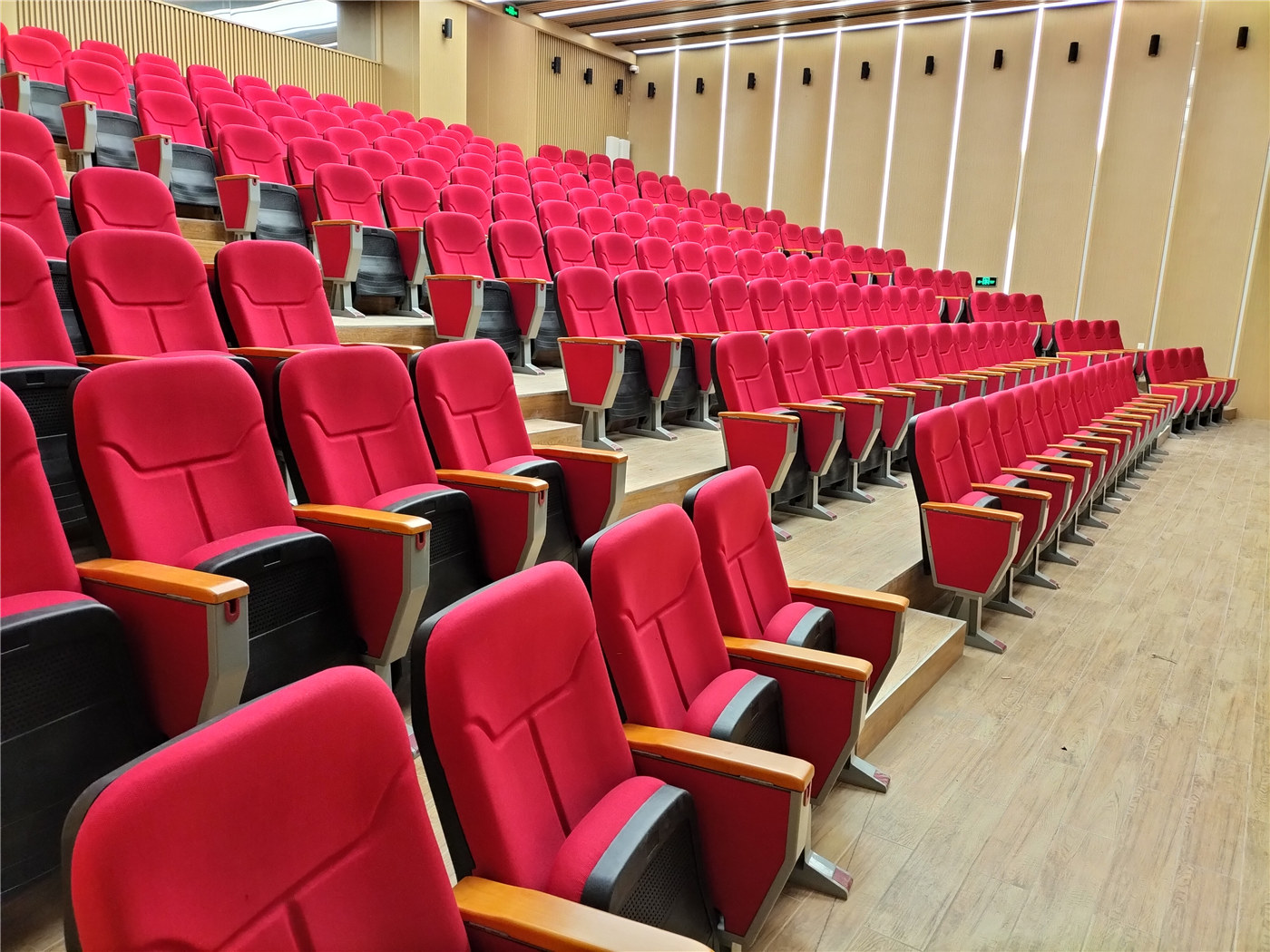 Crea un ambiente impressionante con le sedute per auditorium ben progettate dei migliori produttori201