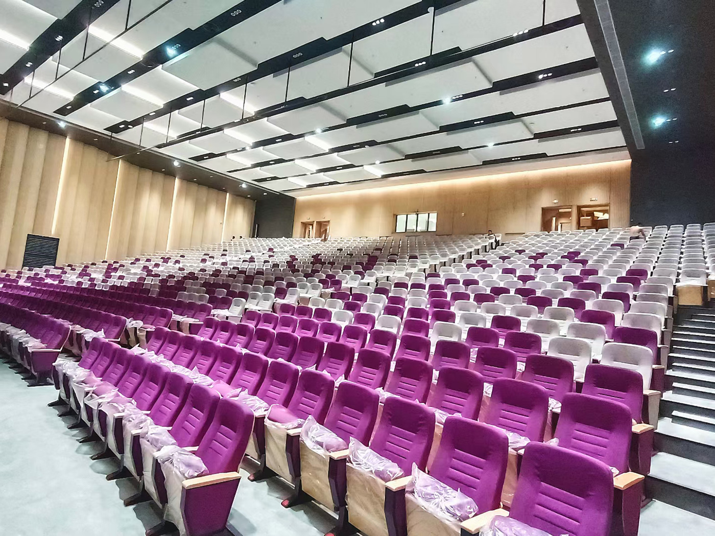 Scopri-i-migliori-produttori-di-poltrone-per-auditorium-che-danno-priorità-alla-qualità205