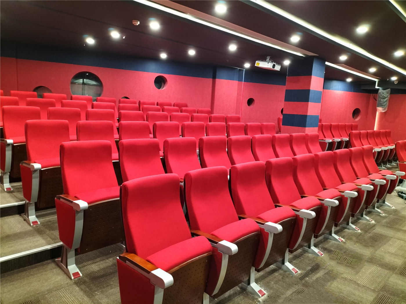 Sperimenta la differenza con le sedie per auditorium personalizzabili101