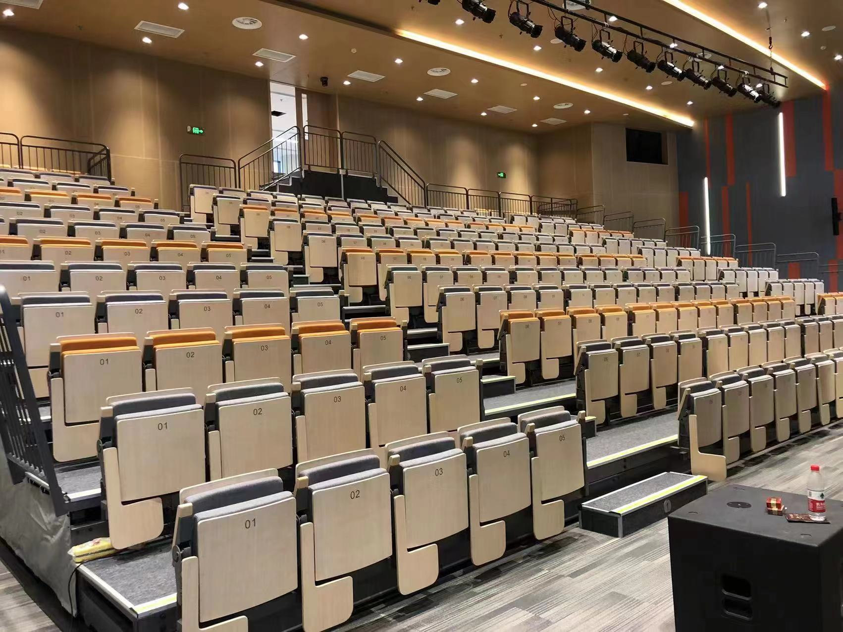 Trasforma la tua sede con i migliori produttori di sedute per auditorium12